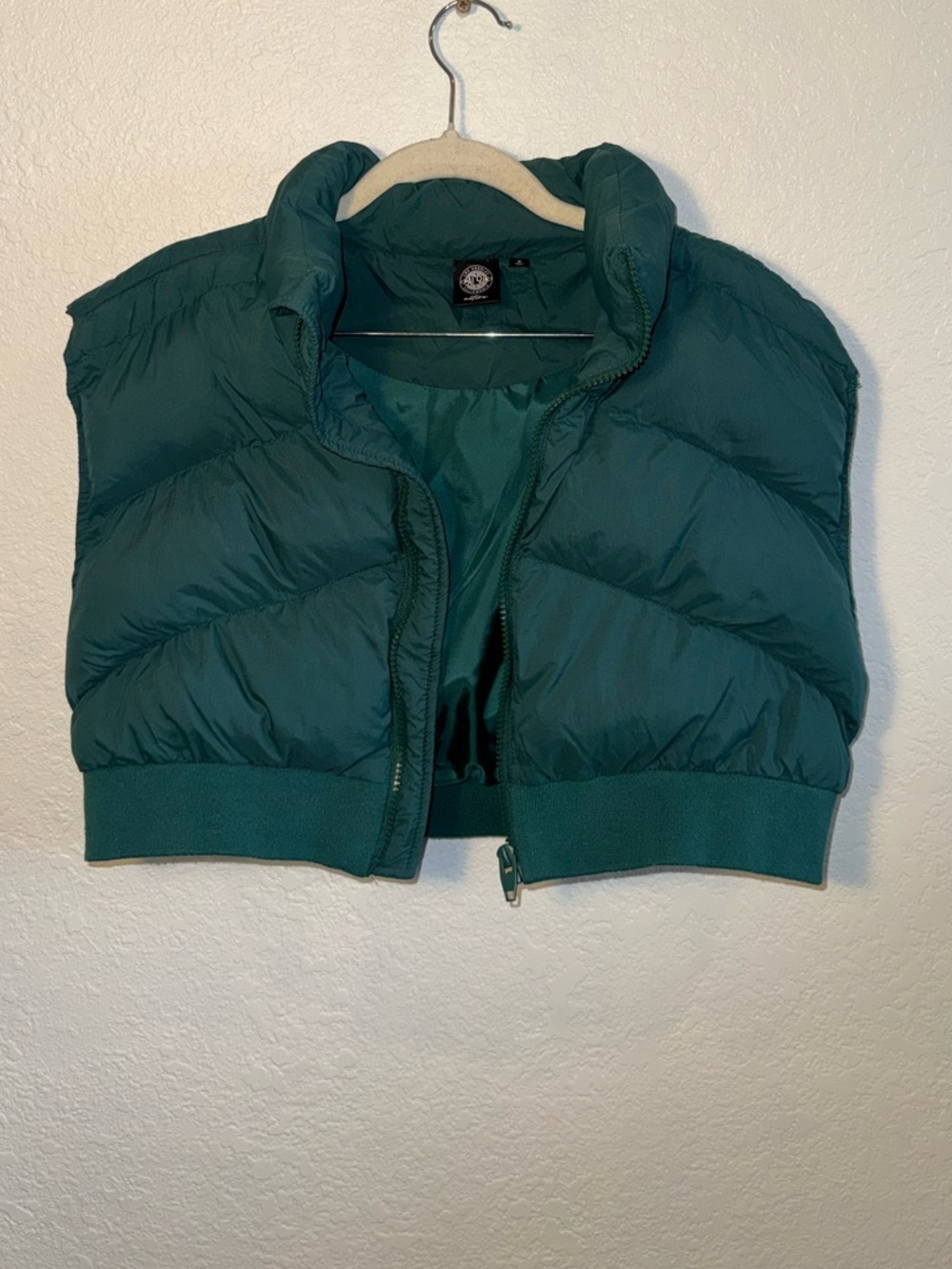 PacSun Active Deep Green Cropped Boxy Zip Front Athletic Puffer Vest Size Small